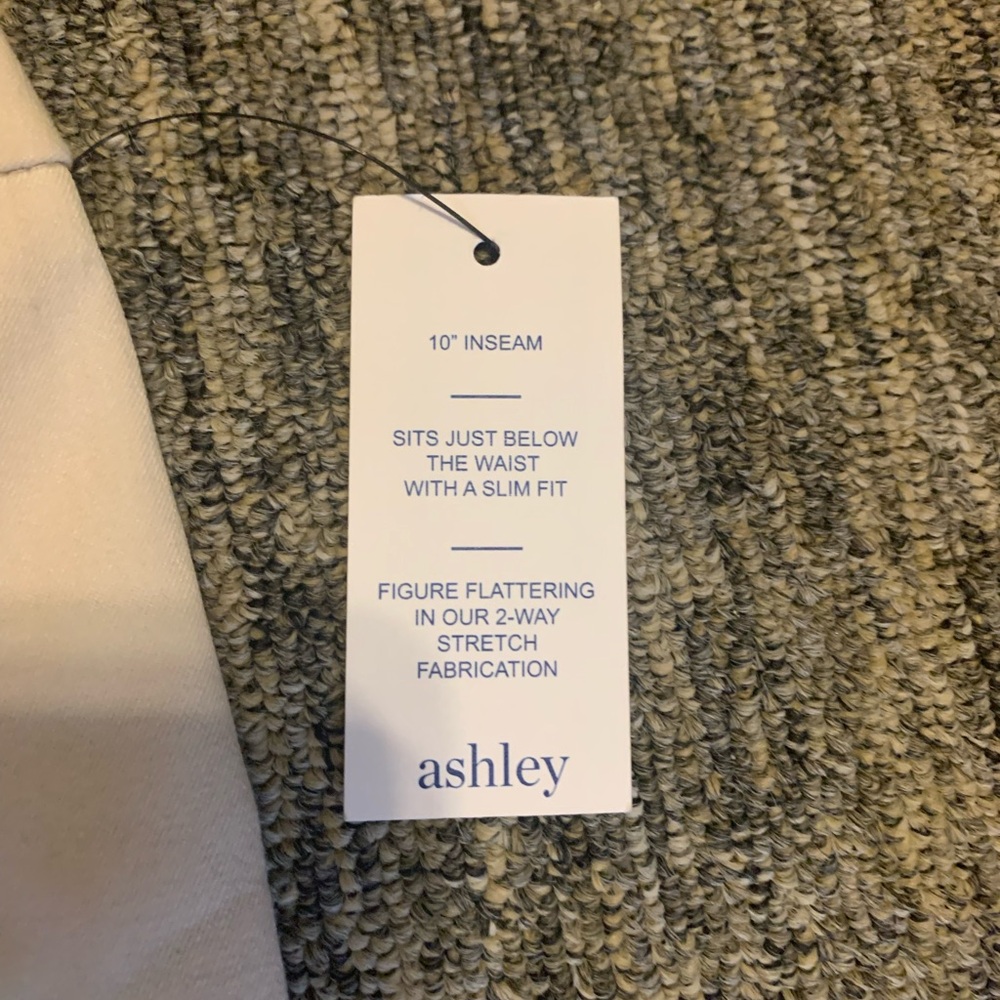 NWT Crown and Ivy Shorts‎ - Picture 2 of 3